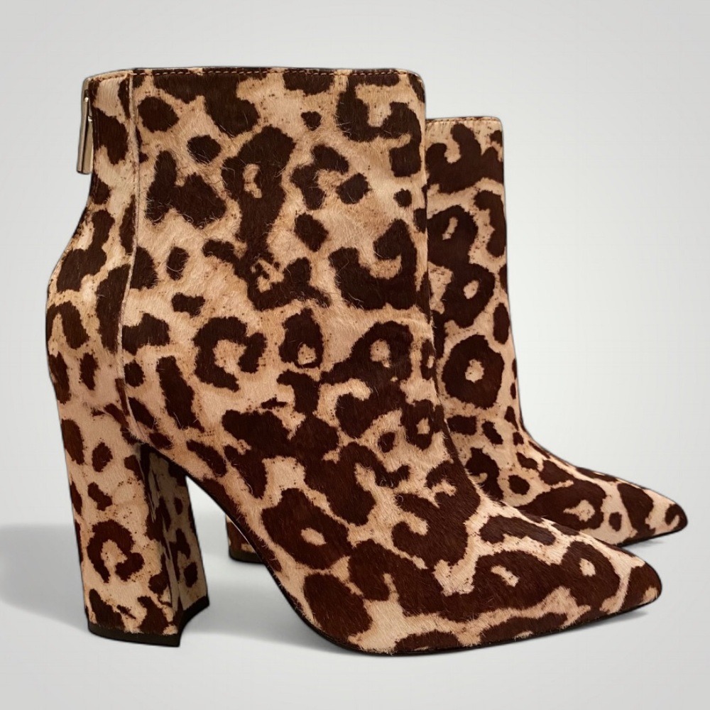 NEW CHARLES DAVID Snow Leopard Calf Hair Pointed Toe Ankle Bootie Size 6.5 NWOB - Picture 2 of 14